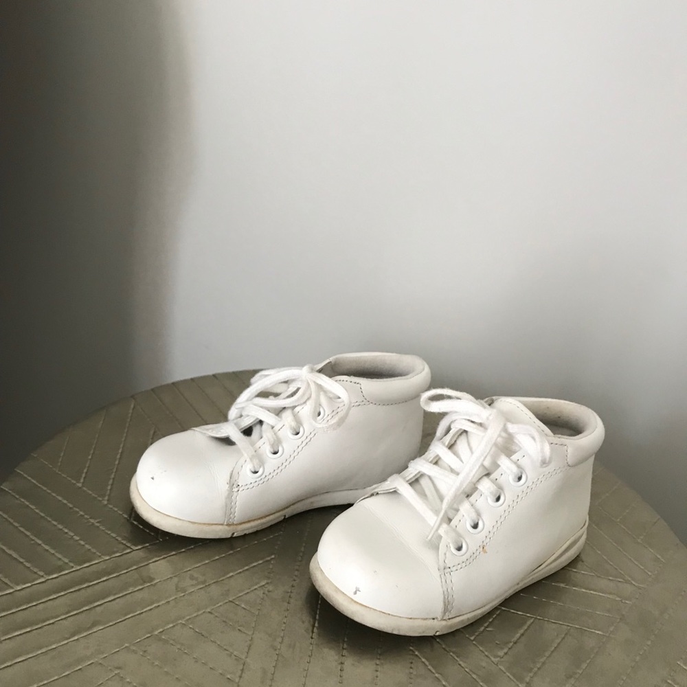 Size 5 1/2 Toddler White Leather High Top Shoe